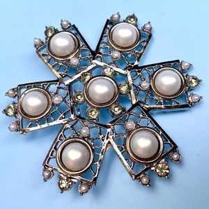 Pearl Studded Silver/Pewter Tone Snowflake ❄️ Brooch Lapel Pin